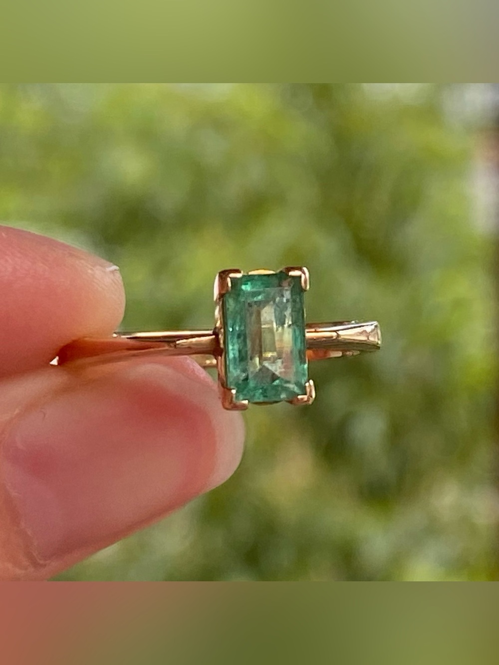 Vintage 14k gold Emerald cut green gemstone ring - Picture 2 of 5